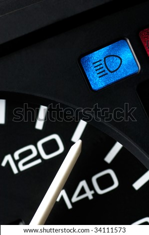Speedometer an blue control lamp for driving beam