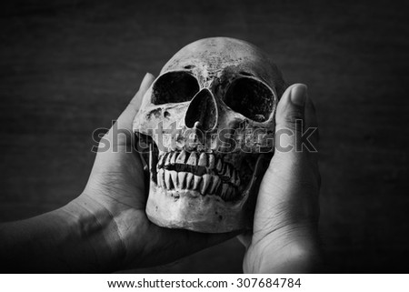 Hand hold skull with black and white color tone
