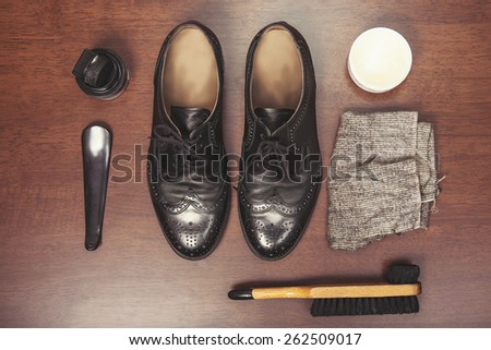 Formal business men leather shoes shining