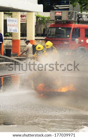 Bangkok -July 7 :Basic Fire Fighting and Evacuation Fire Drill Training on July 7 , 2013 in Bangkok, Thailand
