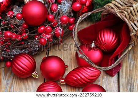 Christmas decorations with balls, brown basket and a ribbon