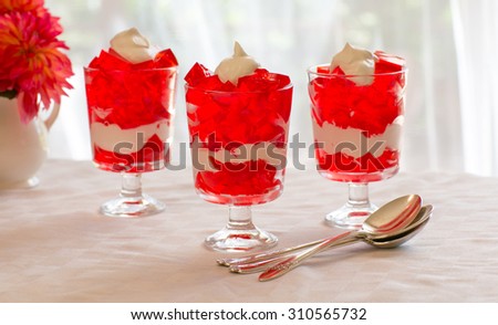 Red and white gelatin dessert parfaits