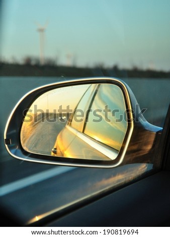 Left side\'s rear vision mirror of the car