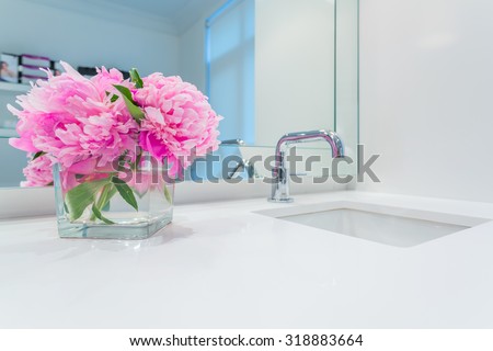 Interior design of a luxury bathroom and flower decoration