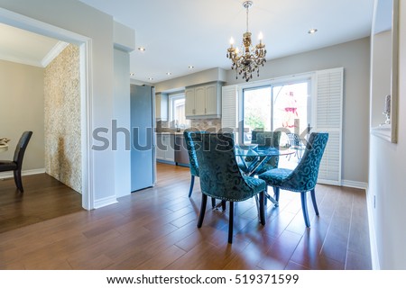 Dinning room with table and chairs
