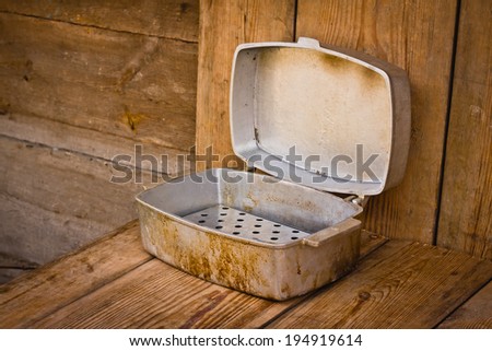 Rustic device for smoking meat and fish