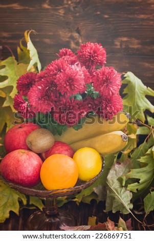 Composition with fruits and flowers