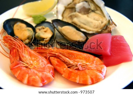 Cold platter of seafood; baked prawns, mussels, oyster and tune sashimi, with some wasabi and wedge of lemon