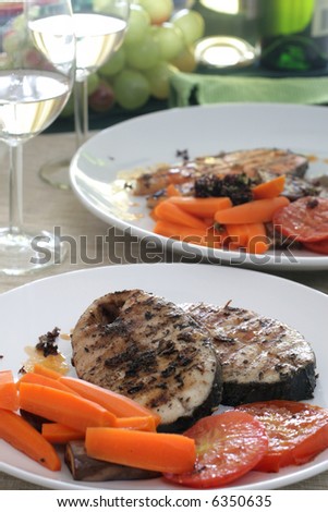 Pan seared mackerel served with carrots, sliced tomatoes and white wine