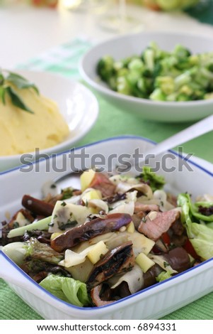Healthy and light mushroom, fresh lettuce, brinjal and sliced grilled beef salad
