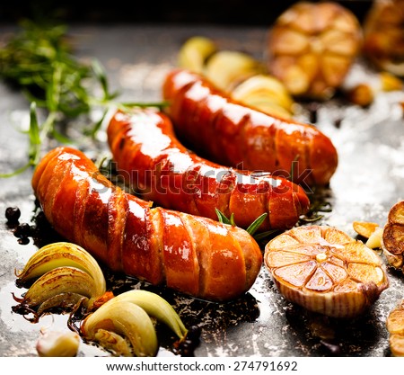Grilled sausage with garlic and onions
