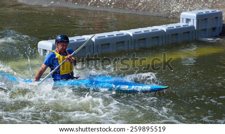 CARDINGTON, BEDFORDSHIRE, ENGLAND - AUGUST 31,2014: Man in Kayak Slalom