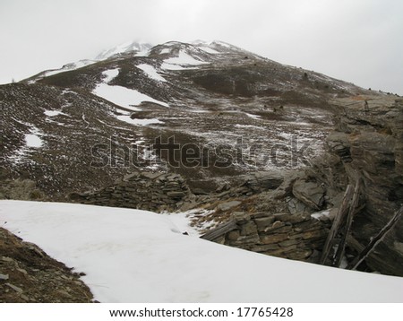 Images of the hike(ride) of the collar(pass) of the Day-nursery(Crib), in spring, in the Hautes-Alpes, FRANCE