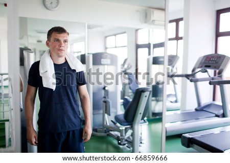 Healthy man in a sport center