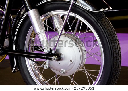 Detail of an old motorbike brakes.\
Classic motorbike brakes.
