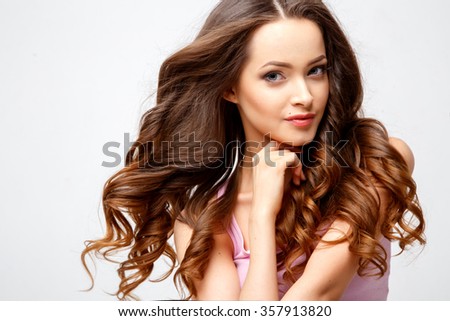 Close-up portrait of beautiful young woman with gorgeous hair and natural makeup. Fashion beauty photo
