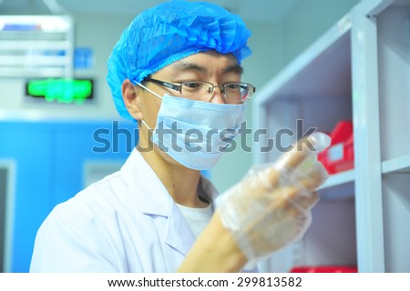 Luannan - June 18: hospital doctors in the work, on August 16, 5015, luannan county, hebei province, China