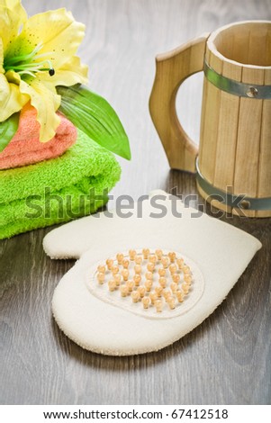towels flower glove and mug