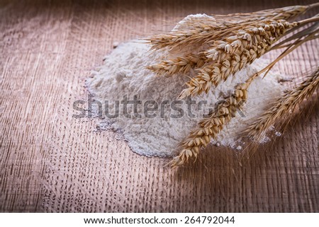 ears of rye little heap of flour on wooden board food and drink concept