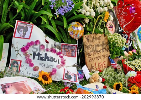 HOLMBY HILLS/CALIFORNIA - JUNE 28, 2009: Fans create memorial with candles, flowers and cards honoring singer Michael Jackson upon his death in Los Angeles. June 28, 2009 Holmby Hills, California USA