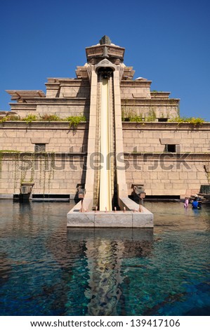 Leap of Faith water slide in Atlantis