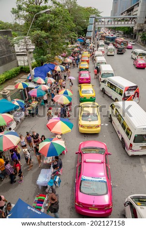 BANGKOK - JUNE 28:Cars, buses, taxis and people crowd on street at Chatuchak market Bangkok on June 28,2014.Chatuchak/JJ is the largest market in Thailand and the world\'s largest weekend market.
