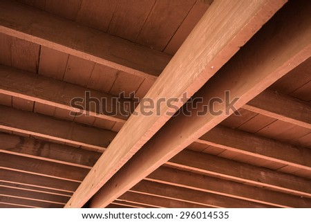 The design of the wooden beams on the ceiling teak home