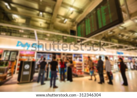 Blurred image people walking and shopping in duty free airport