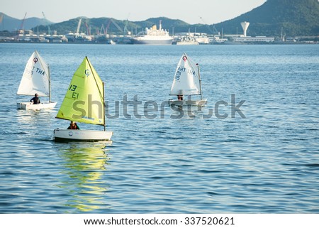 CHONBURI,THAILAND - NOVEMBER 10 : The group of student are training sailing in the sea at Sattaheep bay in Chonburi province,Thailand on November 10,2015.