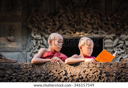 MANDALAY, MYANMAR - NOVEMBER 25 : Unidentified young Buddhism novices are  reading textbook after class in temple on November 25, 2015 in Mandalay,Myanmar