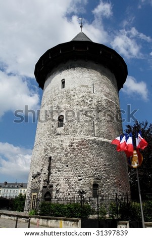 Rouen tower with flag