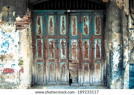 old resident door - entrance exit enter leave native home store vintage facade brick wall