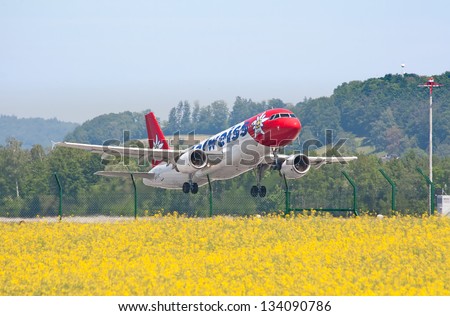 ZURICH - MAY 24:Airbus A320 \