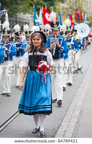ZURICH - AUGUST 1: Unidentified woman in a historical costume at Swiss National Day parade on August 1, 2009 in Zurich, Switzerland.