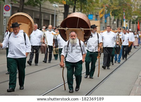 ZURICH - AUGUST 1: Swiss National Day parade on August 1, 2009 in Zurich, Switzerland. Representatives of canton Glarus in a historical costumes.