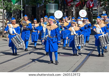 ZURICH - AUGUST 1: Swiss National Day parade on August 1, 2012 in Zurich, Switzerland. Parade opening with Zurich orchestra