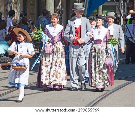 ZURICH - AUGUST 1: Swiss National Day parade on August 1, 2012 in Zurich, Switzerland. Family in a historical costumes of the 19th century.