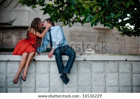 couple kissing images. Teen couple kissing in