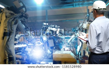 Production Engineer  real time monitoring system software.digital manufacturing operation. Automation robot arm machine in smart factory automotive industrial , Industry 4.0 concept