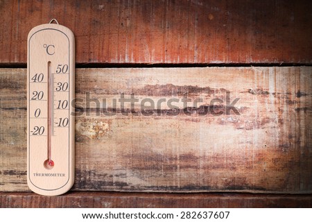 summer temperature on wood table
