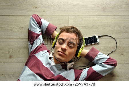 Young man listening to music with mobil