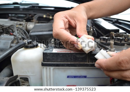 mechanic working in auto repair shop.
