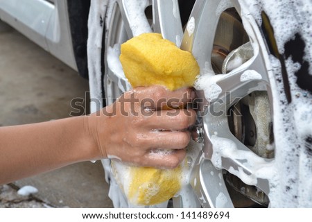 Wash car wheels shine.