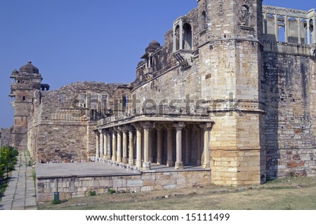 Derelict Indian palace (Rana Kumbha\'s Palace) inside the fort at Chittaugarh, Rajasthan, India
