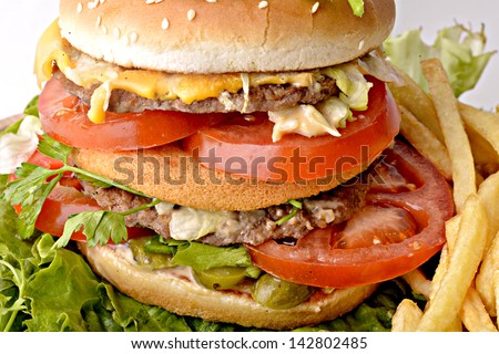 Hamburger patty with tomato and lettuce, potatoes