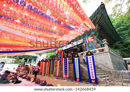 SEOUL, SOUTH KOREA - JUNE 27: Korean people coming to the temple for the celebration of buddha birthday, on June 27, 2009 in Seoul, Korea