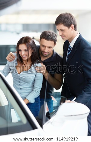 Couple watching a car the salon