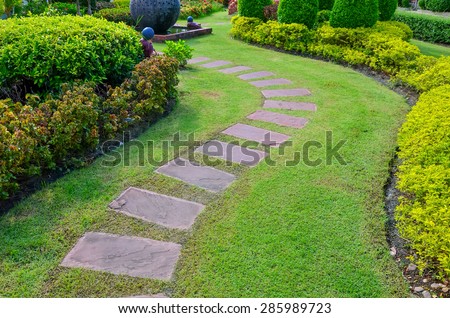 pathway with green grass in garden.