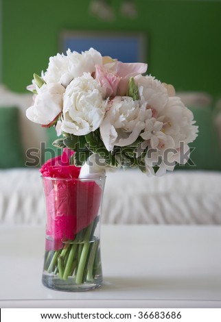 White wedding bouquet in vase in bridal suite