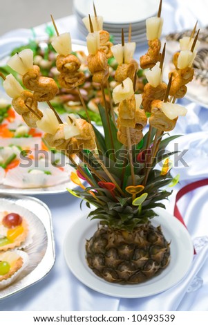 Catering buffet style - pineapple decorated with roasted chicken \